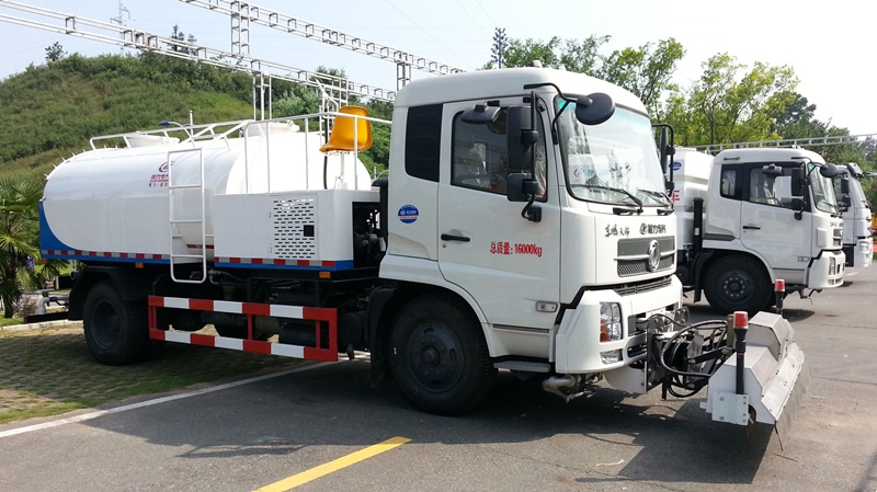 國(guó)五東風(fēng)天錦8方路面清洗車
